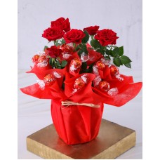 Red Rose Bush And Chocolates (LaMotte)