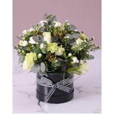 Wondrous Mixed White Floral Arrangement (12 Roses)