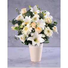 Elegant Cream Flower Arrangement (Standard)