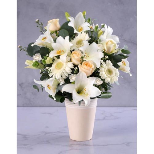 Elegant Cream Flower Arrangement (Standard)