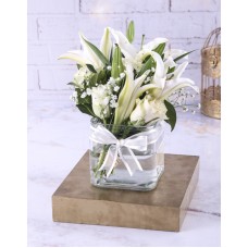 Lovely Lilies In A Clear Square Vase (Stargazer)