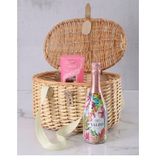 Delicious Delights Picnic Basket (MEDIUM)