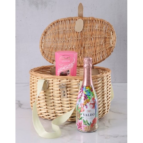 Delicious Delights Picnic Basket (MEDIUM)