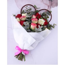 Elegant Rose Bouquet With Wicker Heart