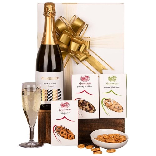 Chardonnay Pinot Noir & Nibbles Hamper
