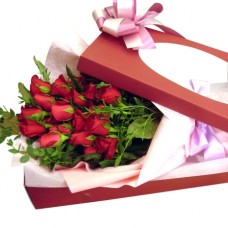 12 Red Roses in Gift Box