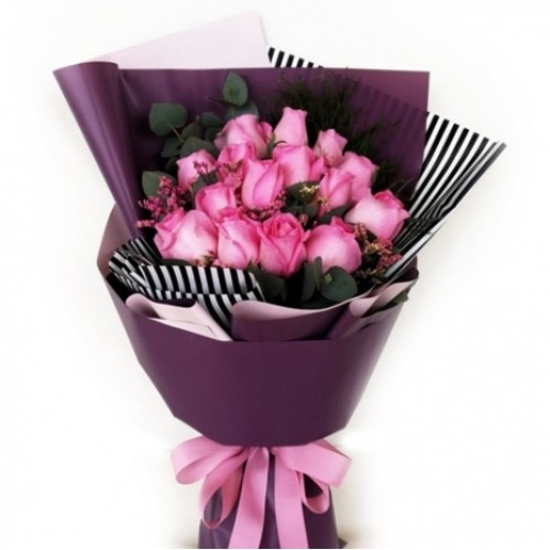 18 pcs. Fresh Pink Roses in Bouquet