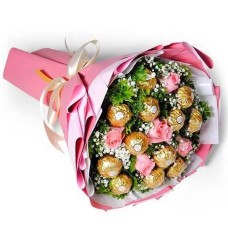 5 Pcs. Pink Roses with Ferrero in Bouquet