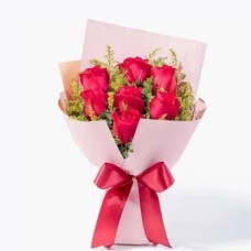 Half Dozen Beautiful Red Rose In a Bouquet
