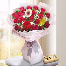Beautiful Detail (12 Roses + 3 Gerberas + Bombones)