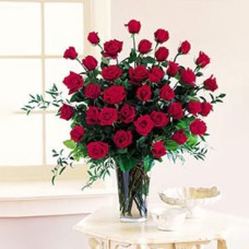 Charm (12 Roses In A Vaseus)