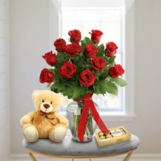 Hearts In Love (12 Roses + Chocolates)