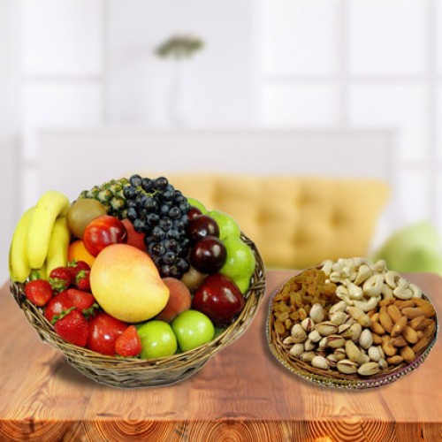 Fresh Fruits Basket with Dry Fruits (2 Kg Fresh Fruits Basket with 1/2 Kg Mixed Dry Fruits)