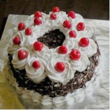Valentine Black Forest Cake with extra cherries (2 Kg)