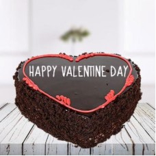 Valentine Choco Chips Heart Cake (1Kg)