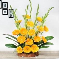 Yellow Gerbera and White Glad Floral arrangement (15 Yellow Gerbera and 10 White Glad Floral arrangement)