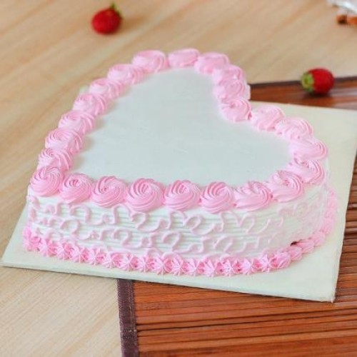 Fresh Heart Shape Strawberry Cake (1/2 Kg Cake)