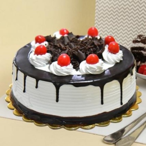 Black Forest Cream Cake (1/2 Kg Cake)