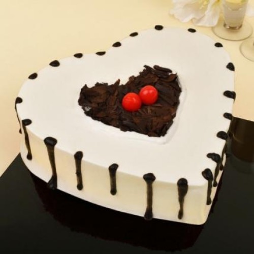 Heart Shape Black Forest Cream Cake (1/2 Kg cake)