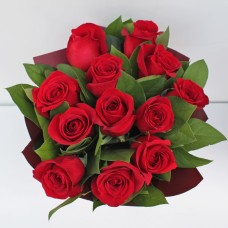 12 Romantic Red Roses