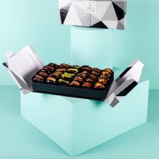Vivid Box Large | Assorted Dates