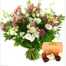 Eustomas bouquet + 150 grams of bonbons (Mothers Day bouquet eustomas + bonbons 150 grams)