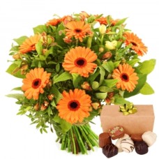 Advantage Bouquet (Valued 19,95) + Chocolates 150 Grams In Chocolate Box