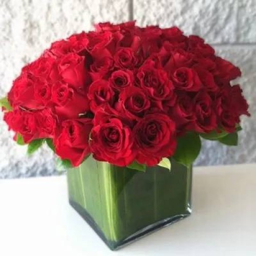 Red Roses In Square Vase (Classic)