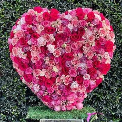 200 Roses In Heart Shape (Classic)
