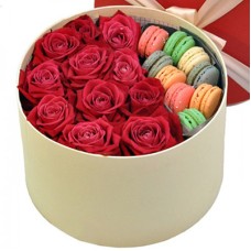 9 Macaron cookies, 11 red roses
