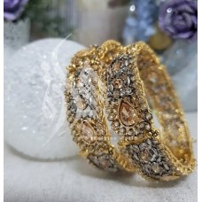 METTALLIC GOLD BANGLE