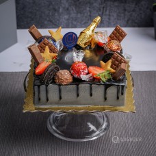 Lindtberry Chocolate Celebration Cake