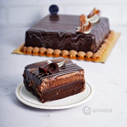 Chocolatey Fudge Dessert Cake