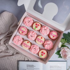Gorgeous Mom Theme Chocolate & Vanilla Cupcake