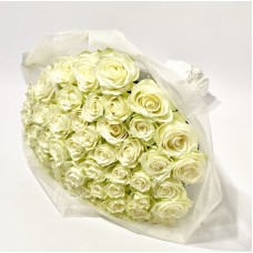White roses in exlusive package (Classic)