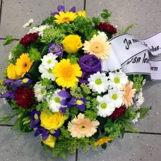 Round-shaped bouquet in yellow, red and blue shades