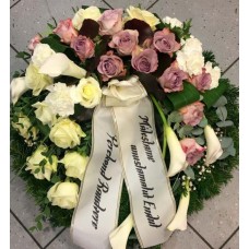 Wreath: violet roses, white callas and carnations