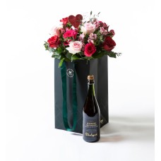 Rose bouquet in gift bag with bubbles