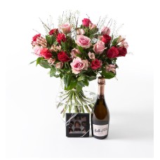 Large rose bouquet with bubbles and vase