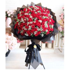 Grand Roses And Gypso Bouquet with Stand