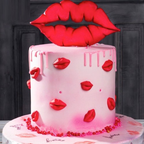 Kisses & Lips Cake
