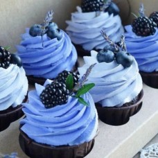 Blue Cupcakes with Berries (6 pcs)
