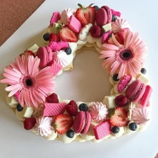 Pink Heart Macaron & Berry Cake