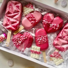 Pink Cakesicles with Hearts & mini Choco-bars