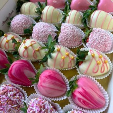 Pink Swiss Chocolate-Dipped Strawberries (32 pieces)
