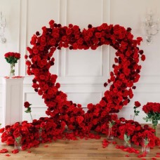 Romantic Red Roses Heart Setup