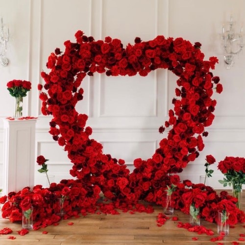Romantic Red Roses Heart Setup