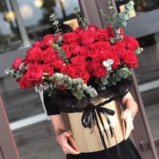 Large Rose Arrangement in Golden Gift Box / Vase