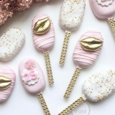 Gold Lip Kisses Cakesicles