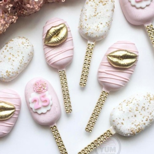 Gold Lip Kisses Cakesicles